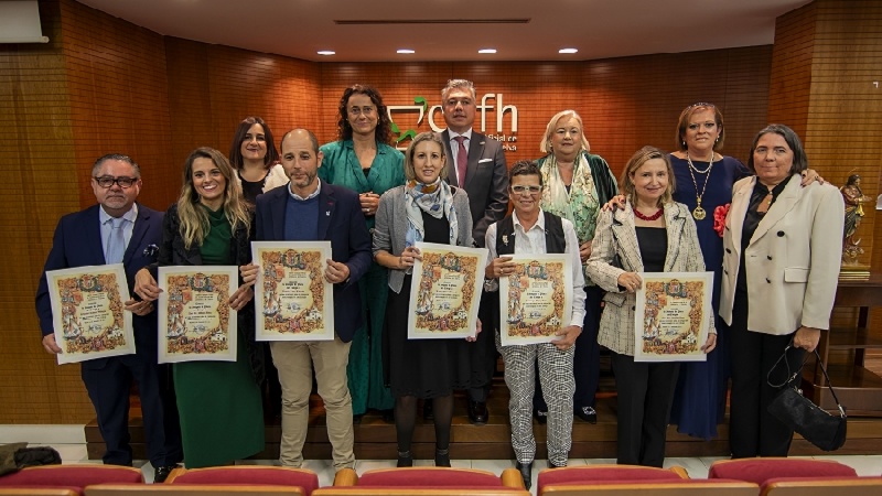 El Colegio da la bienvenida a los nuevos colegiados y entrega sus insignias de oro y plata con motivo de nuestra Patrona